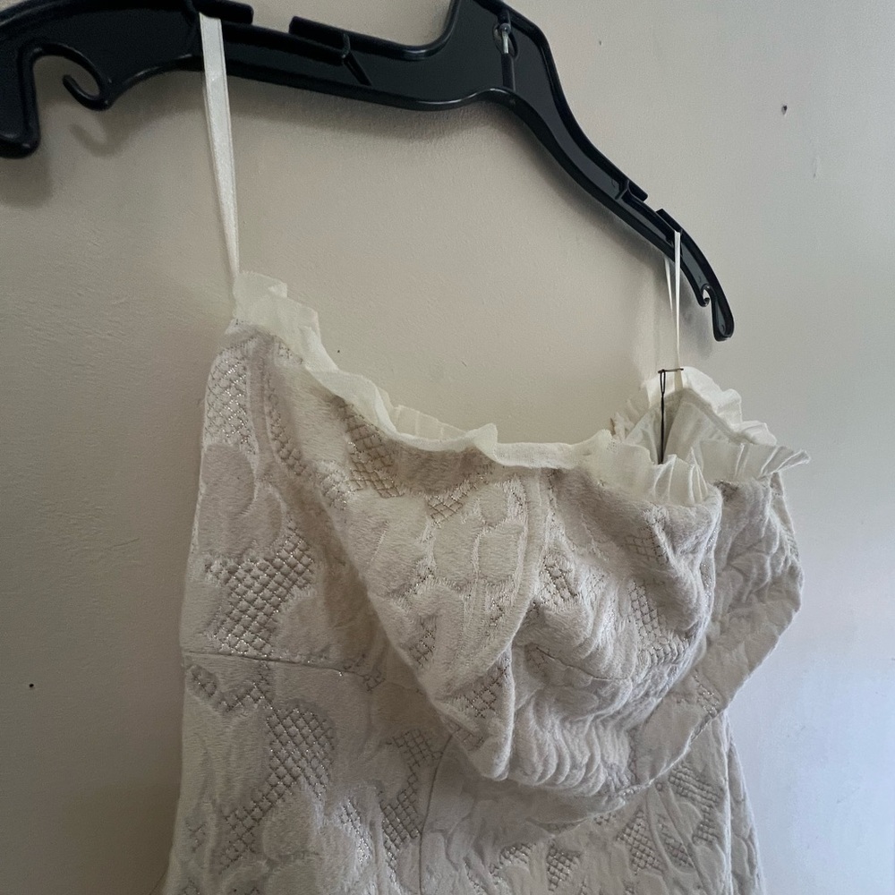 Creamy white strapless  Lace Dress - Picture 5 of 12